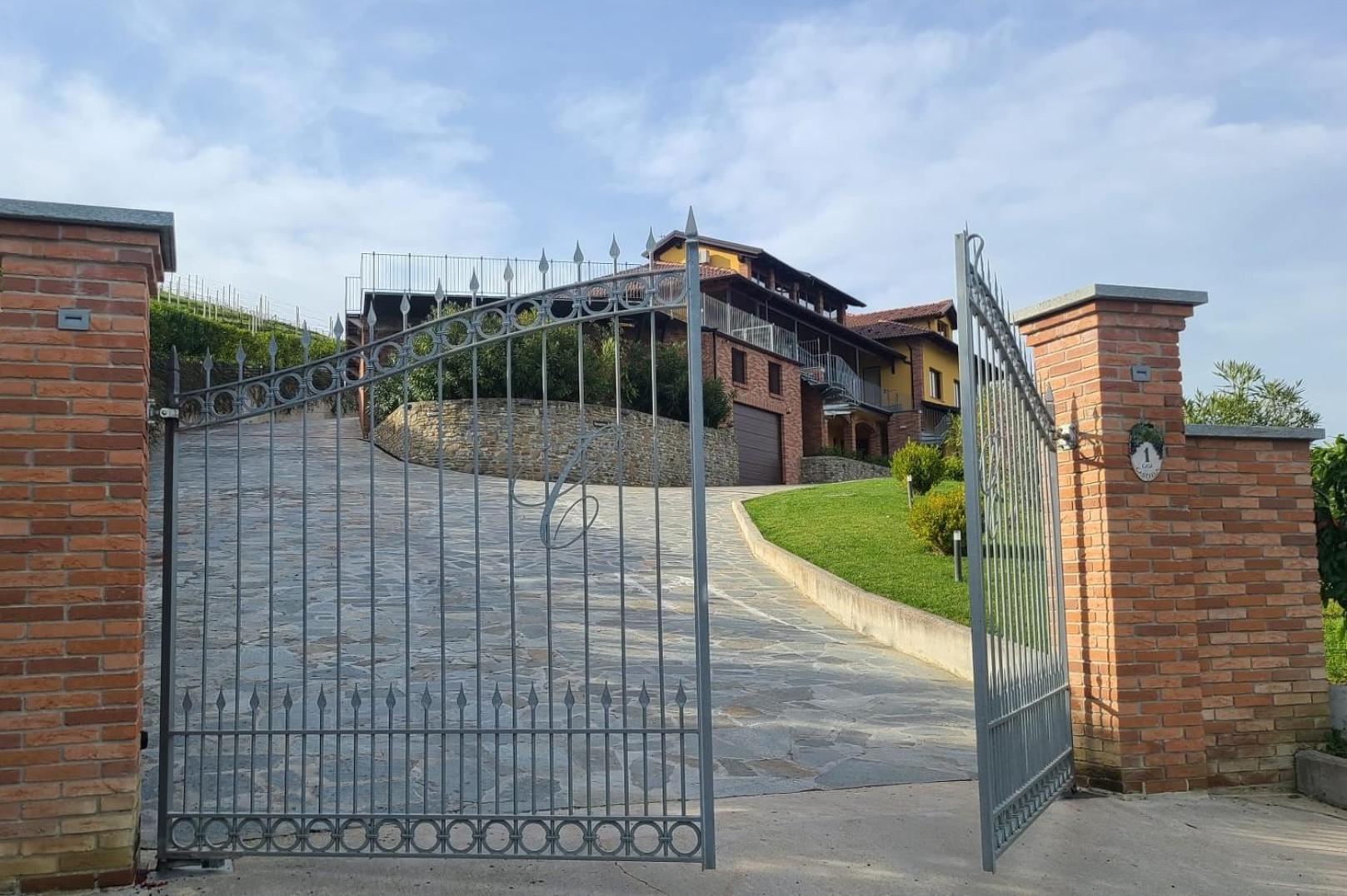 Villa Casa Castella - Adults Only - Langhe Diano dʼAlba Exterior foto