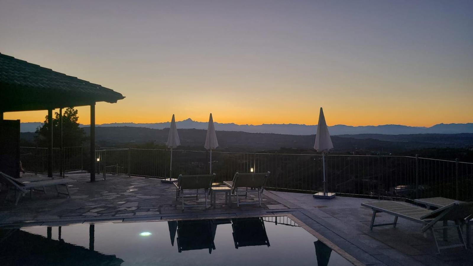 Villa Casa Castella - Adults Only - Langhe Diano dʼAlba Exterior foto